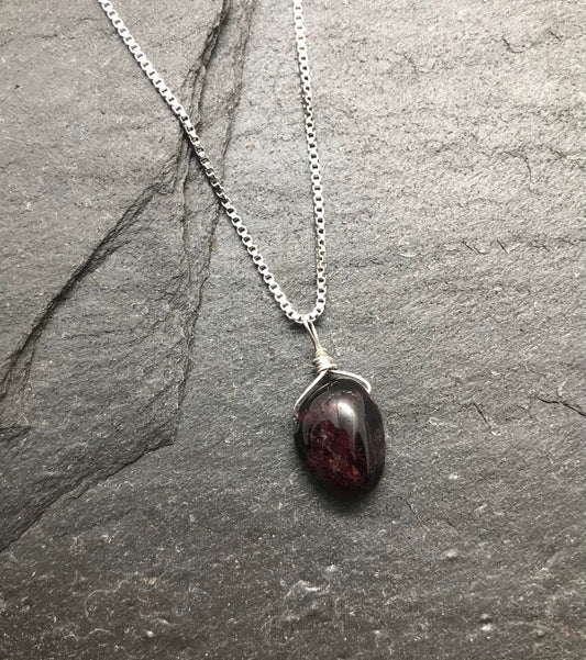 Protection Stone Necklace, Protection Crystal Jewelry, Garnet necklace, Empath Protection Gemstone jewelry