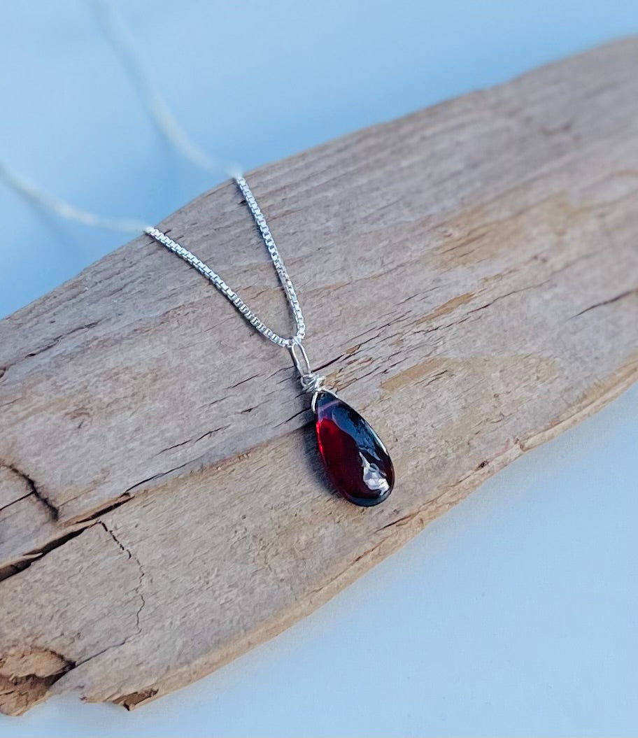 Minimalist Garnet Necklace for Protection and Inner Strength