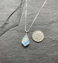 Load image into Gallery viewer, Worry Crystal Jewelry, Anxiety Relief Necklace, Healing Stone Necklace, Self Confidence Crystal
